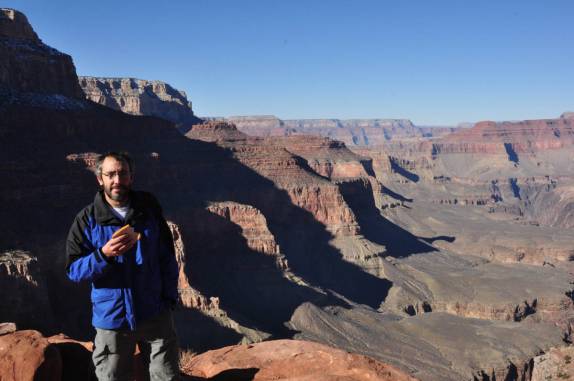 Pausa para lanche na espetacular trilha que desce o Grand Canyon, no Arizona, nos Estados Unidos